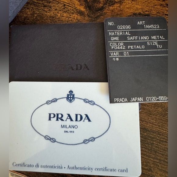 PRADA Full Inclusion NWOT Stunning Saffiano Leather and Gold Bar Wallet - Picture 6 of 11